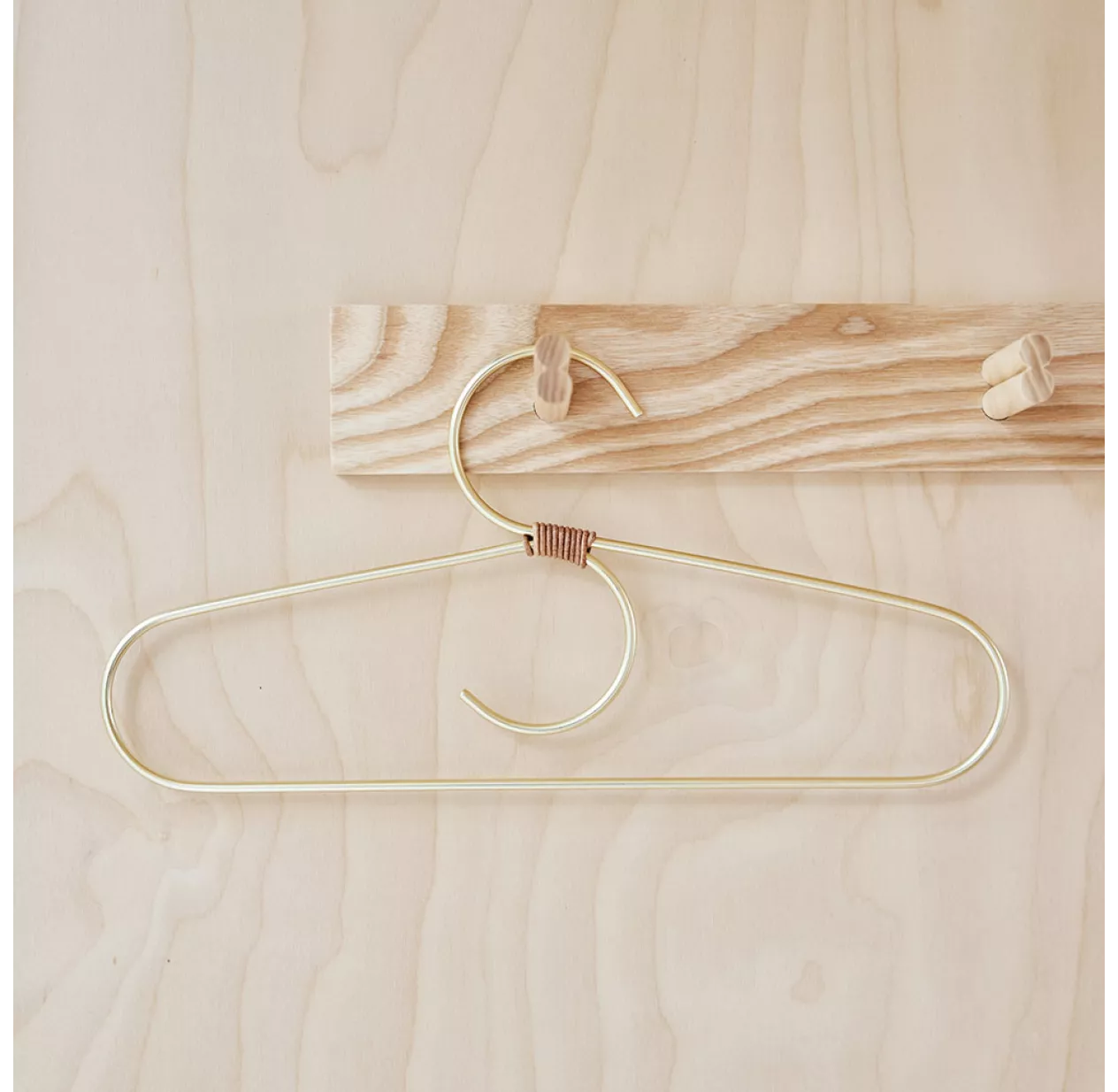 OYOY Set De 2 Cintres Enfant Tiny Fuku - Laiton – Image 2